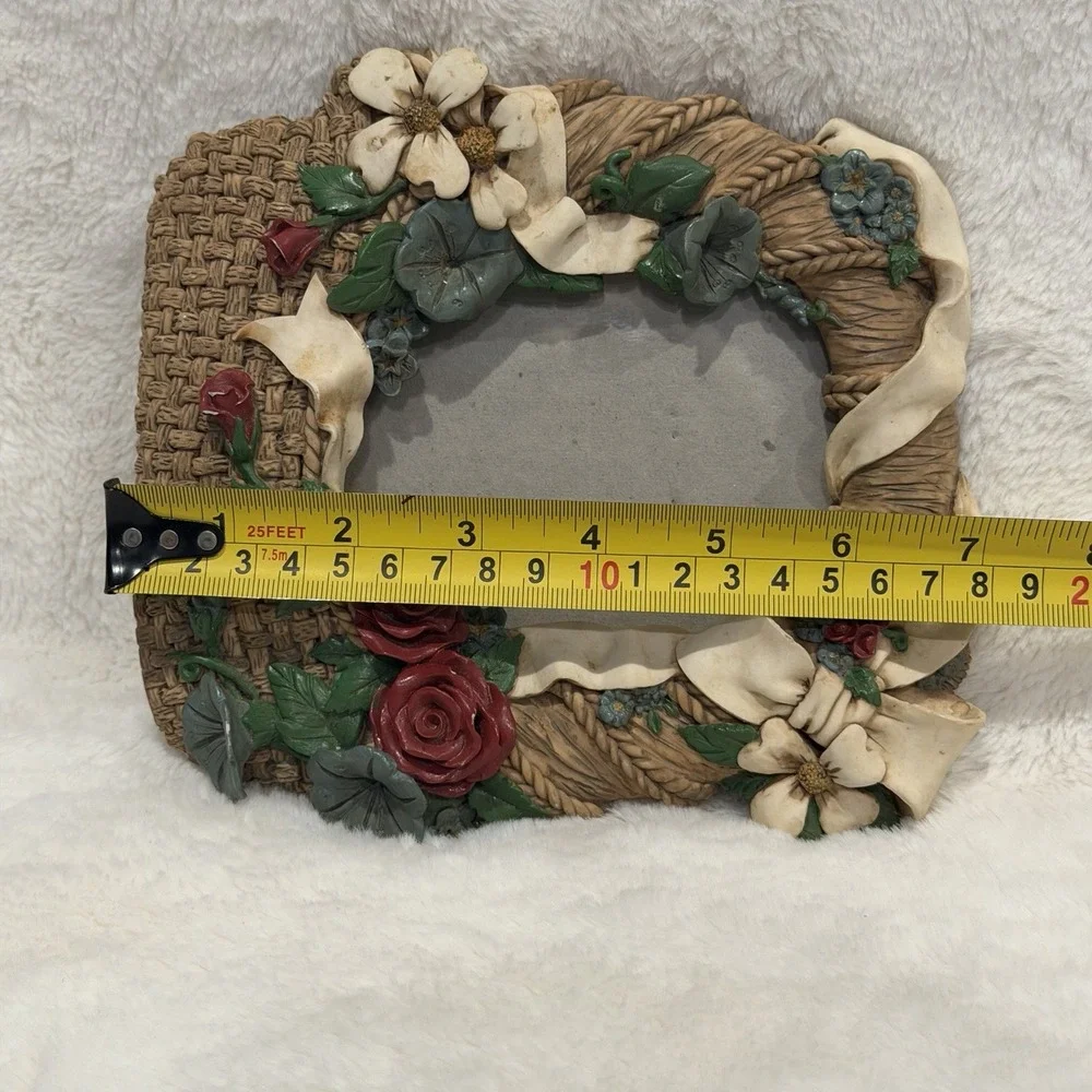 VTG Fancy Frames Resin Picture Frame Cream Cottagecore Standing Victorian Basket